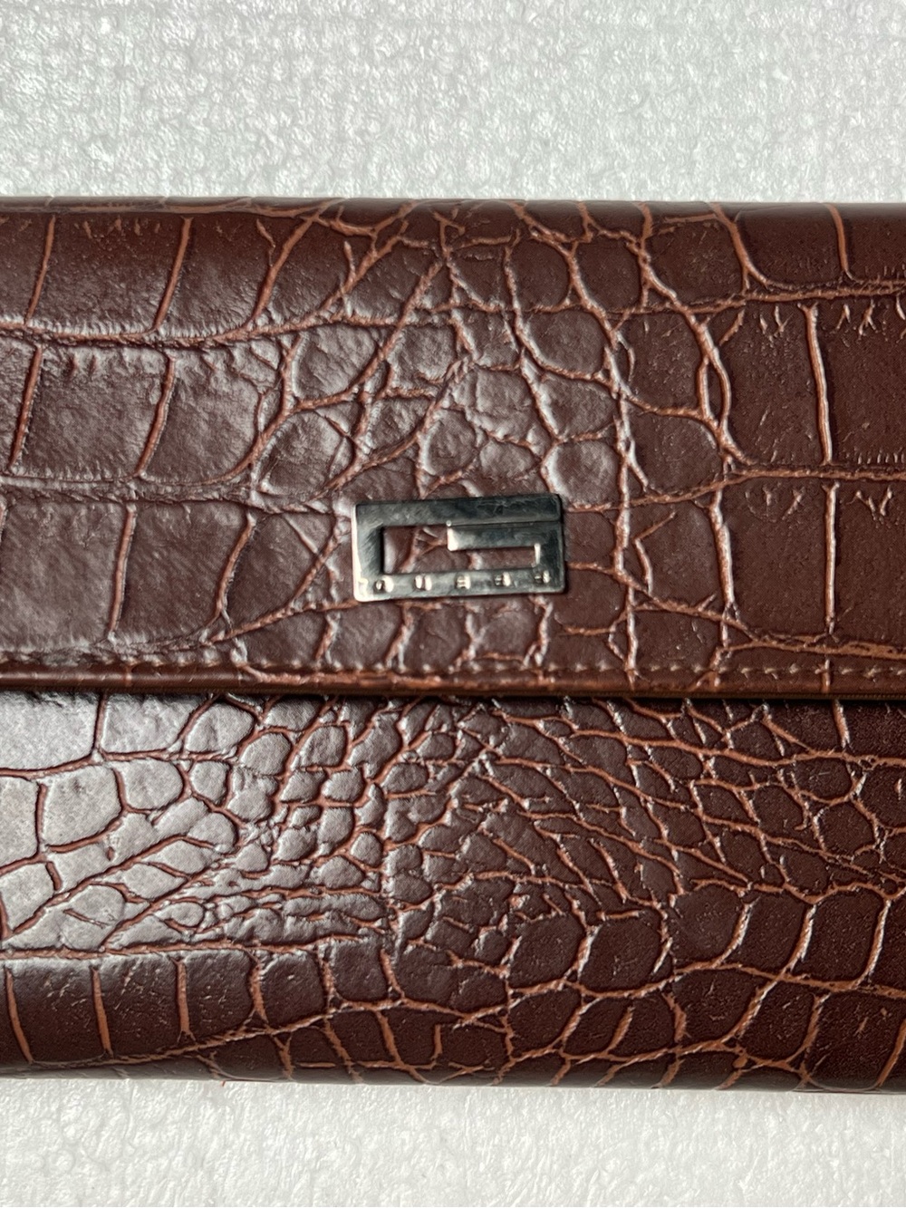 Guess Men's Croc-Embossed Brown Leather Wallet with Metal Logo